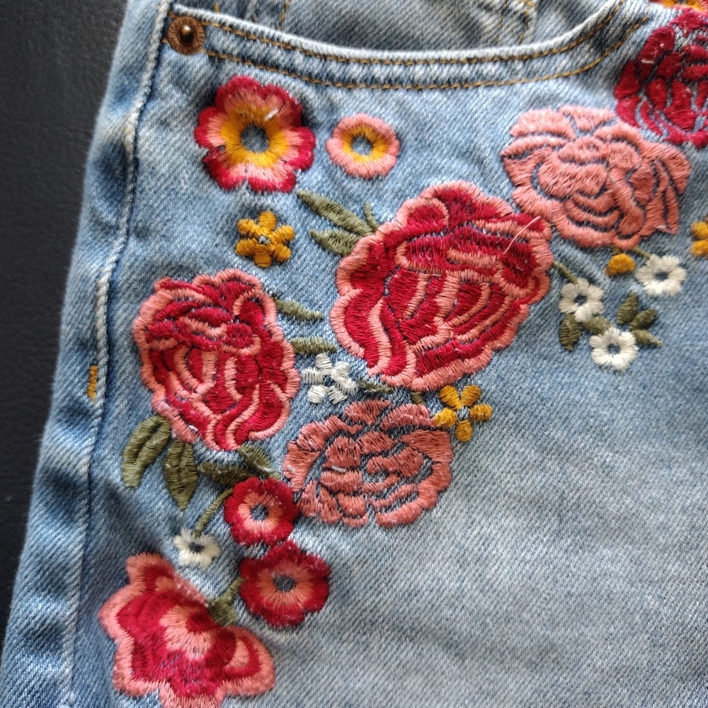 FOREVER 21 BOHO HIPPIE FLORAL EMBROIDERED SHORTS - Picture 8 of 10